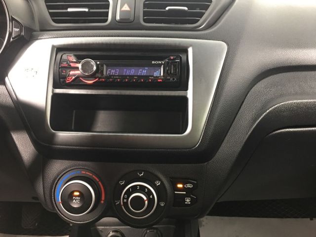 Купить б/у Kia Rio, 2013 год, 107 л.с. в России