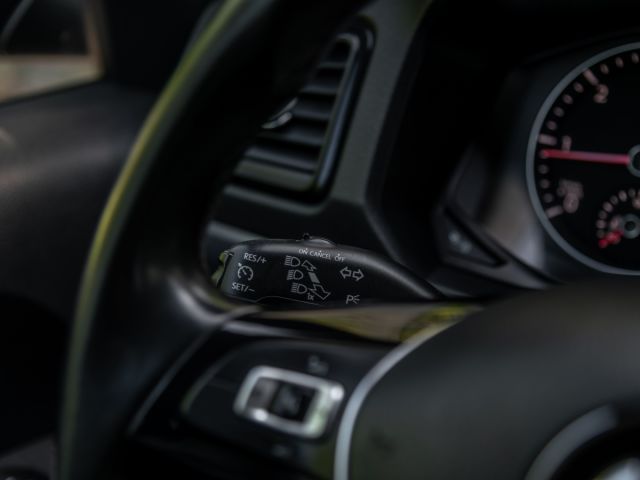 Купить б/у Volkswagen Amarok, 2018 год, 180 л.с. в России