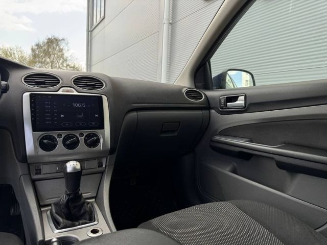 Купить б/у Ford Focus, 2010 год, 100 л.с. в России