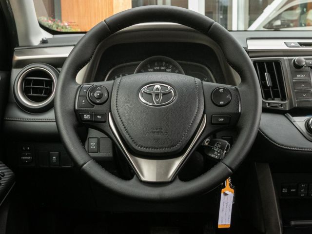 Купить б/у Toyota RAV4, 2013 год, 146 л.с. в России