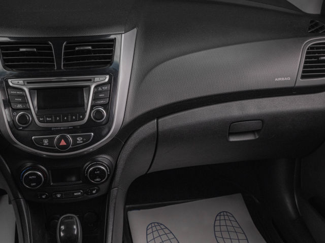 Купить б/у Hyundai Solaris, 2014 год, 123 л.с. в России