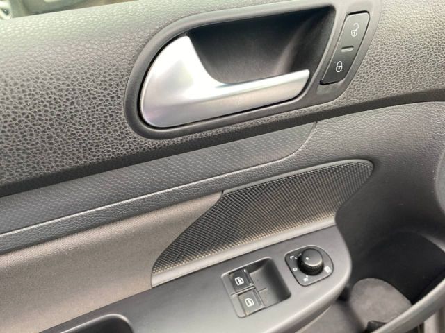 Купить б/у Volkswagen Golf, 2008 год, 80 л.с. в России