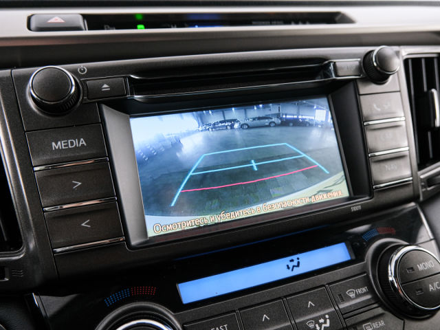 Купить б/у Toyota RAV4, 2014 год, 180 л.с. в России