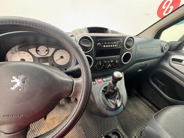 Купить б/у Peugeot Partner, 2011 год, 90 л.с. в России
