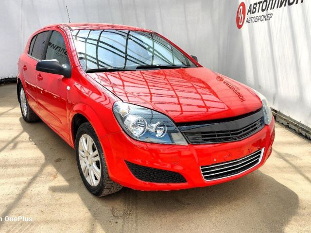 Купить б/у Opel Astra, 2011 год, 140 л.с. в России