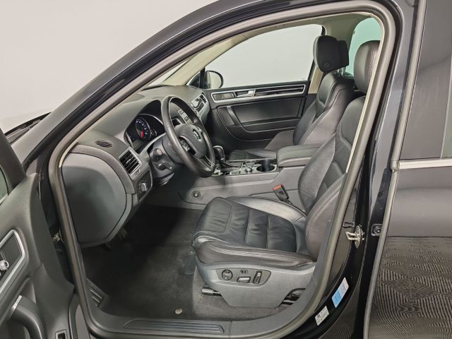 Купить б/у Volkswagen Touareg, 2016 год, 204 л.с. в России