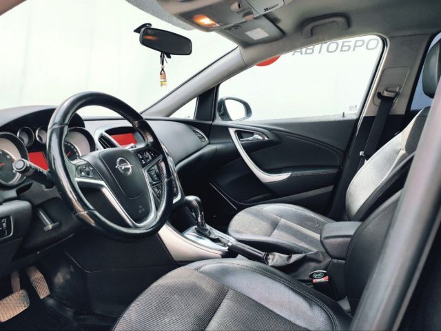 Купить б/у Opel Astra, 2012 год, 115 л.с. в России