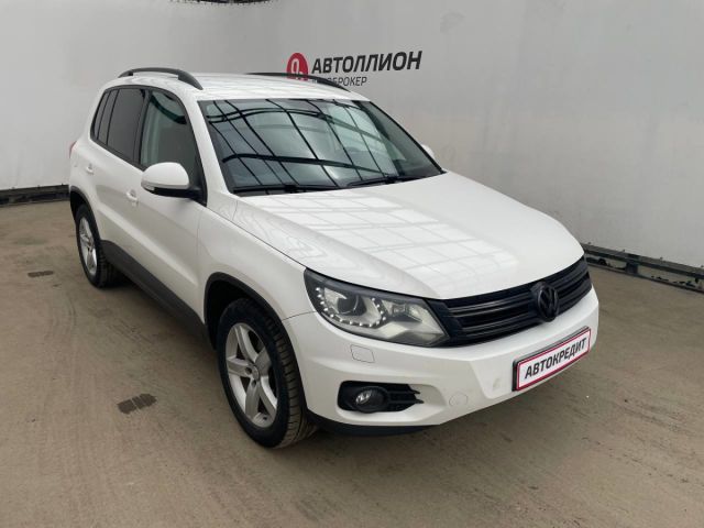 Купить б/у Volkswagen Tiguan, 2013 год, 140 л.с. в Евпатории