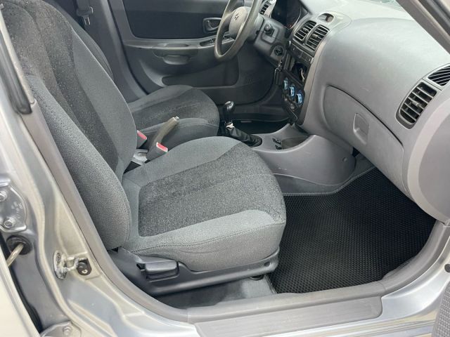Купить б/у Hyundai Accent, 2007 год, 102 л.с. в России