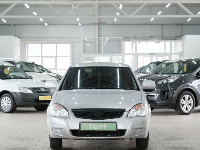 Купить б/у ВАЗ (LADA) Priora, 2010 год, 98 л.с. в России