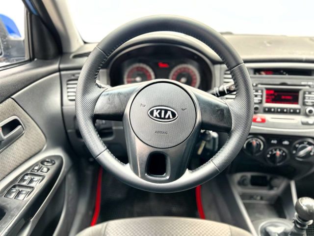 Купить б/у Kia Rio, 2011 год, 95 л.с. в Великом Новгороде 