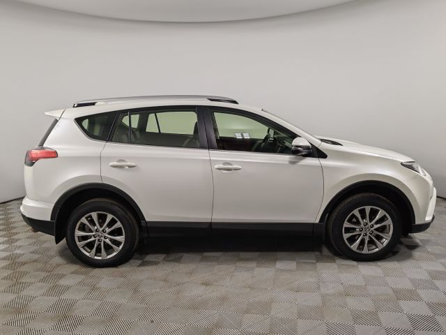 Toyota RAV4 с пробегом, 2015 год, 146 л.с. в России Купить б/у Toyota RAV4, 2015 год, 146 л.с. в России