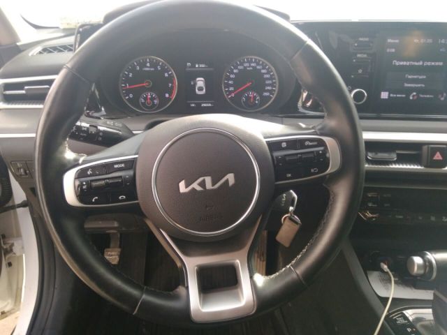 Купить б/у Kia K5, 2022 год, 150 л.с. в России