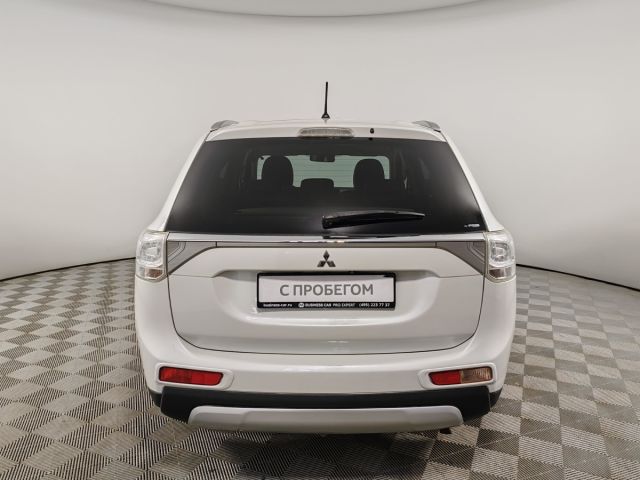 Mitsubishi Outlander с пробегом, 2014 год, 167 л.с. в России Купить б/у Mitsubishi Outlander, 2014 год, 167 л.с. в России