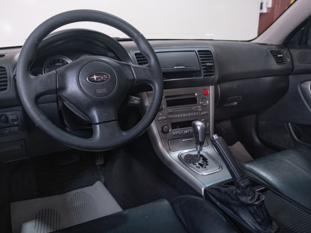 Купить б/у Subaru Outback, 2006 год, 165 л.с. в России
