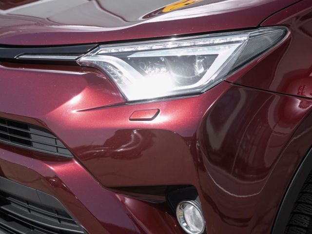 Купить б/у Toyota RAV4, 2018 год, 180 л.с. в России