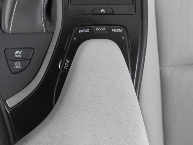 Купить б/у Lexus UX, 2020 год, 149 л.с. в России