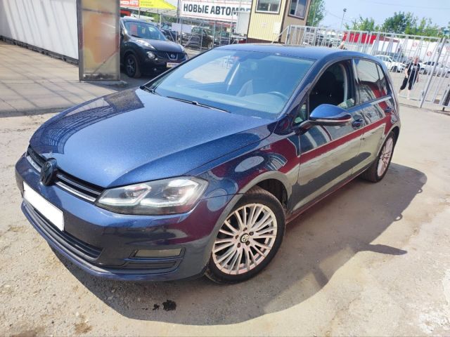 Купить б/у Volkswagen Golf, 2014 год, 122 л.с. в России