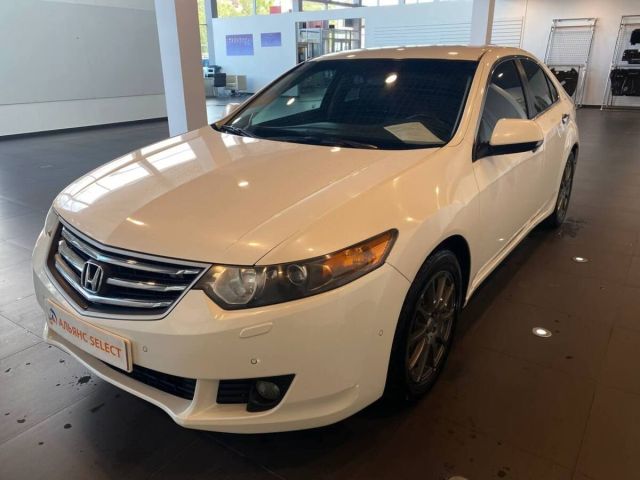 Купить б/у Honda Accord, 2008 год, 156 л.с. в России