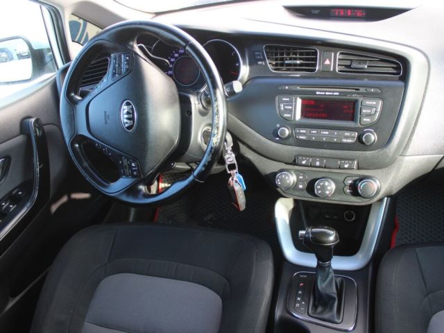 Купить б/у Kia Ceed, 2012 год, 129 л.с. в России