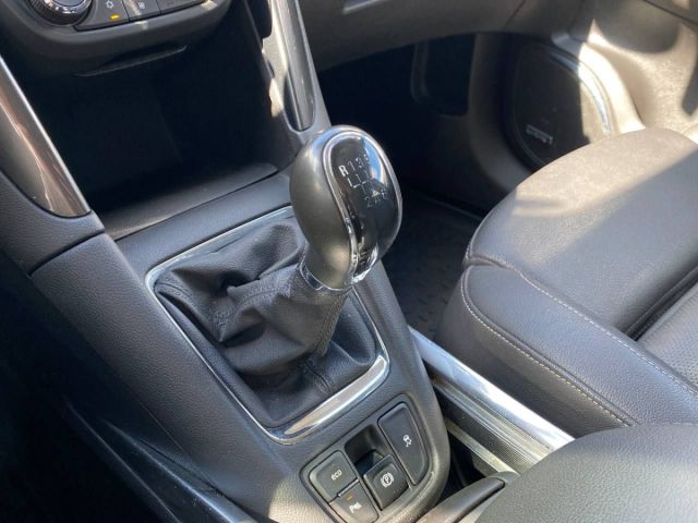 Купить б/у Opel Zafira, 2017 год, 135 л.с. в России