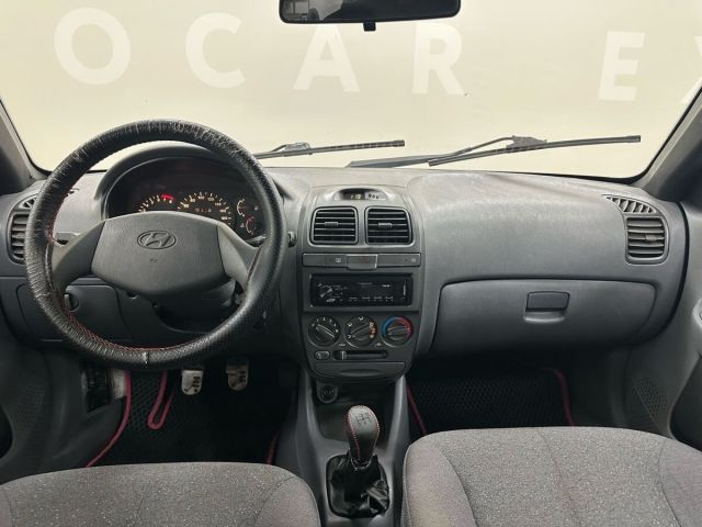 Купить б/у Hyundai Accent, 2004 год, 102 л.с. в России
