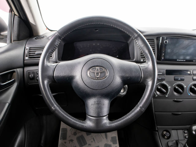 Купить б/у Toyota Corolla, 2005 год, 110 л.с. в России