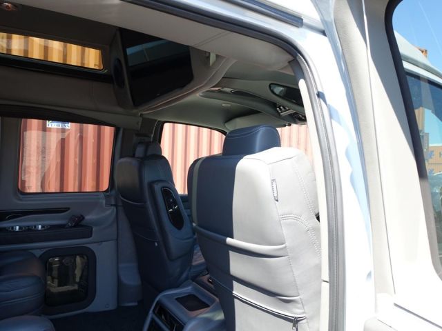 Купить б/у Chevrolet Express, 2024 год, 294 л.с. в России