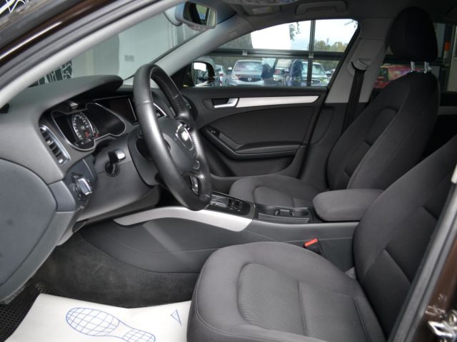 Купить б/у Audi A4, 2012 год, 170 л.с. в России
