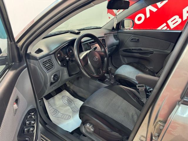 Купить б/у Kia Rio, 2009 год, 97 л.с. в России