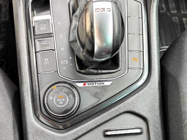 Купить б/у Volkswagen Tiguan, 2017 год, 150 л.с. в России