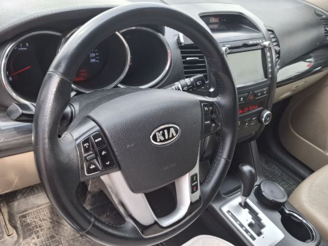 Купить б/у Kia Sorento, 2012 год, 175 л.с. в России