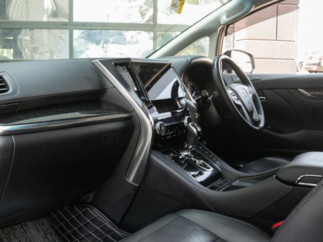 Купить б/у Toyota Vellfire, 2018 год, 152 л.с. в России