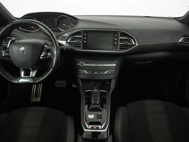 Купить б/у Peugeot 308, 2018 год, 131 л.с. в России