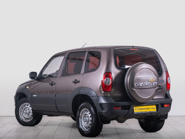 Купить б/у Chevrolet Niva, 2013 год, 80 л.с. в России