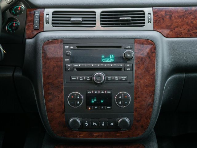 Купить б/у Chevrolet Tahoe, 2012 год, 324 л.с. в России