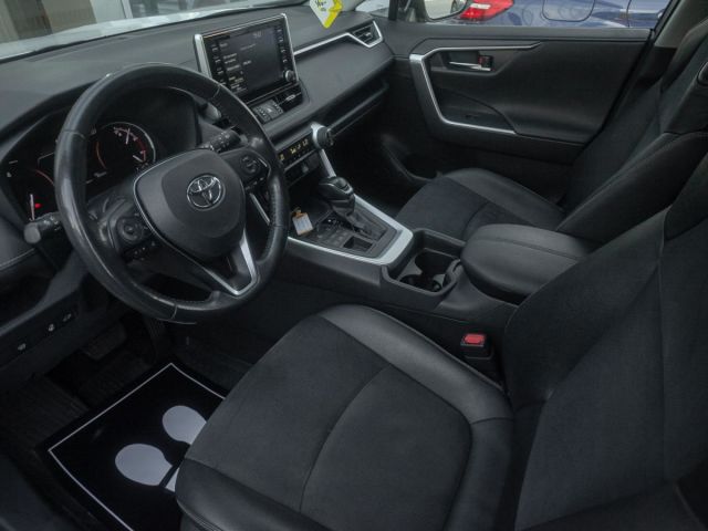 Купить б/у Toyota RAV4, 2020 год, 149 л.с. в России