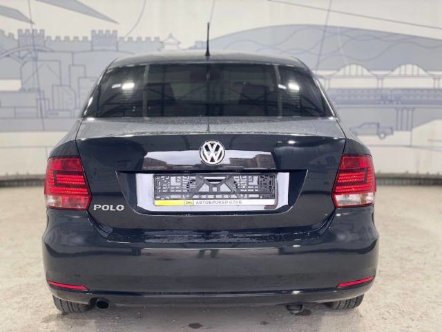 Купить б/у Volkswagen Polo, 2016 год, 110 л.с. в России