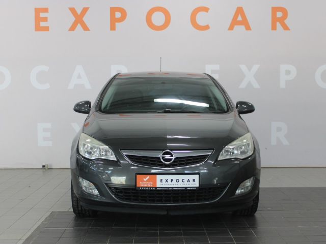 Купить б/у Opel Astra, 2011 год, 115 л.с. в России
