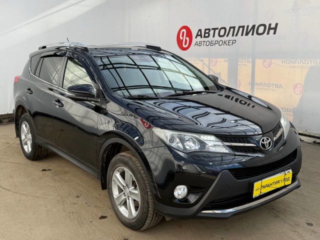 Купить б/у Toyota RAV4, 2014 год, 145 л.с. в России