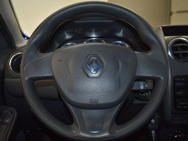 Купить б/у Renault Duster, 2015 год, 143 л.с. в России