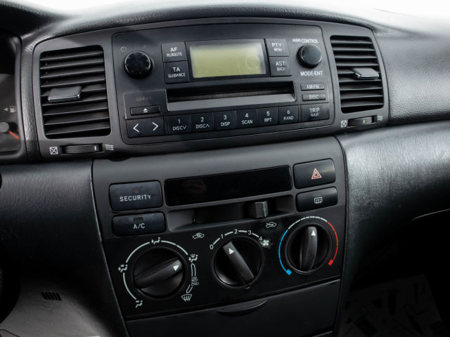 Купить б/у Toyota Corolla, 2003 год, 110 л.с. в России