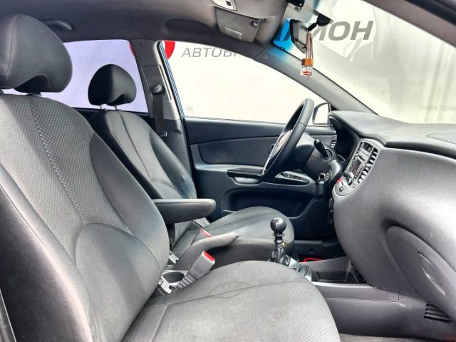 Купить б/у Kia Rio, 2011 год, 95 л.с. в Великом Новгороде 