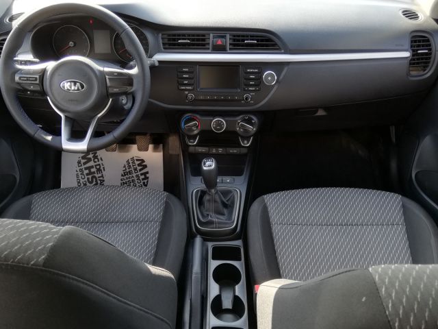 Купить б/у Kia Rio X-Line, 2018 год, 123 л.с. в России