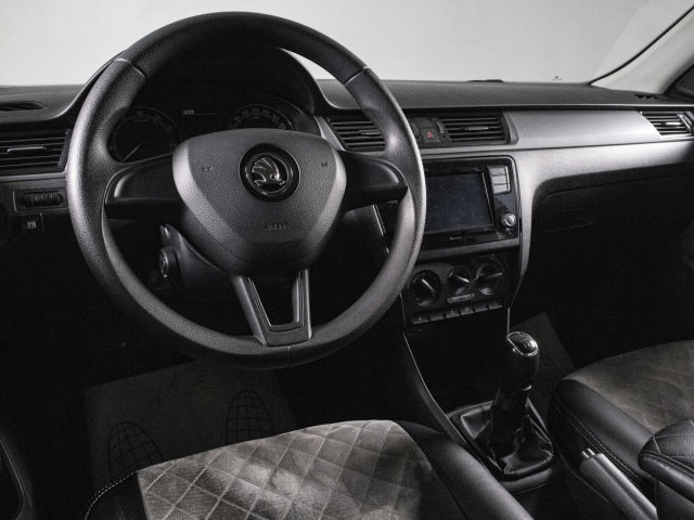Купить б/у Skoda Rapid, 2019 год, 110 л.с. в России