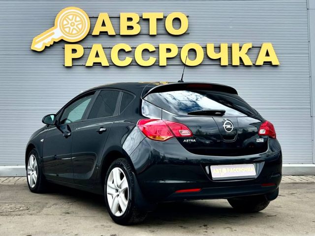 Купить б/у Opel Astra, 2012 год, 115 л.с. в России