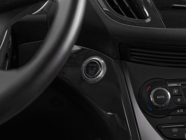 Купить б/у Ford Kuga, 2014 год, 150 л.с. в России