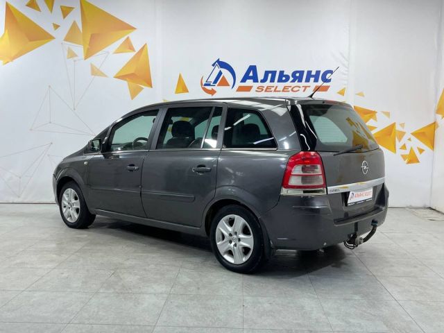 Купить б/у Opel Zafira, 2011 год, 140 л.с. в России