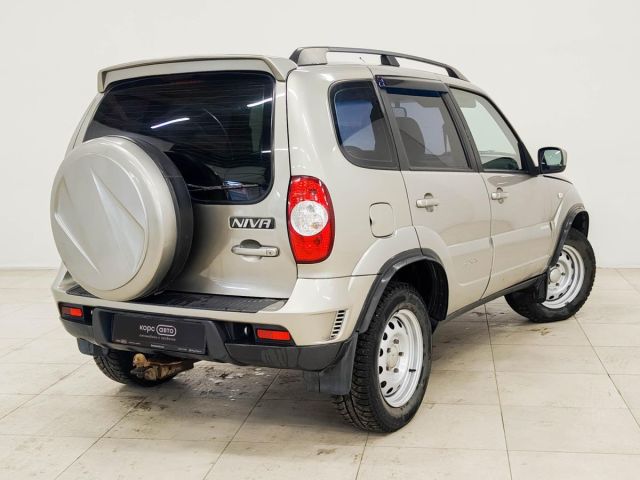 Купить б/у Chevrolet Niva, 2012 год, 80 л.с. в России
