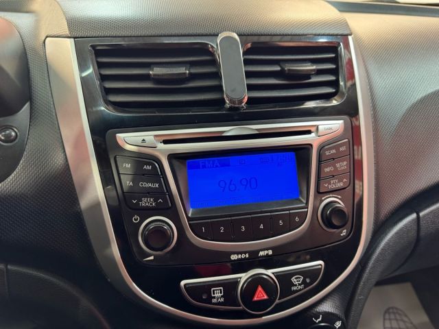 Купить б/у Hyundai Solaris, 2011 год, 123 л.с. в России